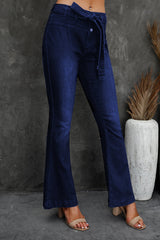 Schlaghosen-Jeans mit Gürtel