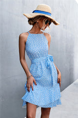 Robe imprimée sans manches à volants et taille nouée