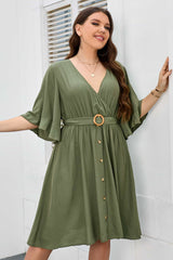 Robe grande taille à col surplis et manches mi-longues