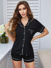 Ensemble pyjama haut et short à passepoils contrastés et motif cœur