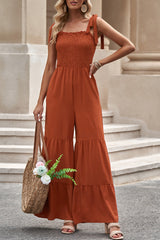 Gesmoktes Jumpsuit mit Stufendesign und Bindeschultern