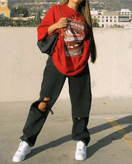 Pantalon en jean ample noir taille haute, coupe droite, drapé, baskets déchirées, pantalon de papa pour le nettoyage du sol