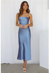Robe longue à bretelles et lacets dans le dos