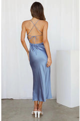 Robe longue à bretelles et lacets dans le dos
