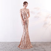 Robe amincissante à épaules dénudées et coupe slim
