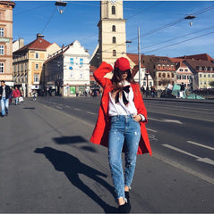 Hohe Taille, schmale, gerade, mit Perlen besetzte, unregelmäßige, asymmetrische, zerrissene Jeanshose mit Fußquaste