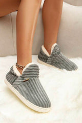 Echte, gerippte Slipper mit runder Zehenpartie in Blaugrün