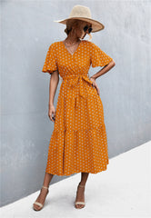 Robe imprimée à col en V et manches flottantes avec ceinture