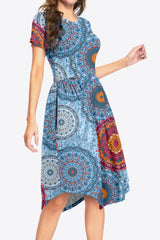 Robe imprimée à col rond et manches courtes avec poches