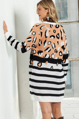 Braune, lange Strickjacke mit Leopardenmuster und Streifen