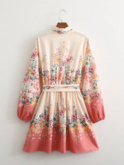 Wind Langarm Positionierendes Blumenkleid