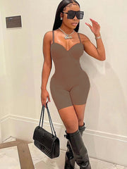Tief ausgeschnittener Sling-Strampler mit hoher Taille, figurbetonter Etui-Strampler