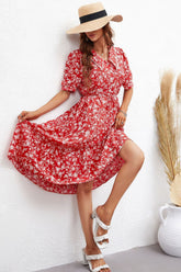Midikleid mit Blumenmuster, Taillenschnürung und Puffärmeln