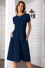 T-Shirt-Kleid mit Gürtel und Taschen