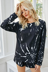 Lounge-Set mit Oberteil und Shorts mit überschnittenen Schultern und Batikmuster