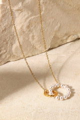 Collier avec pendentif en forme de créole en perles