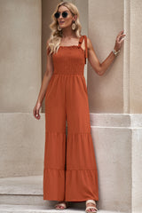 Gesmoktes Jumpsuit mit Stufendesign und Bindeschultern