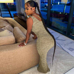 Robe sans manches à épaules amincissantes et coupe ajustée