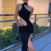 Robe à jupe exposée et fente haute