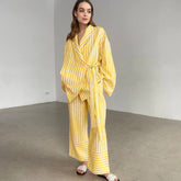 Damen-Set mit gestreiften, langärmeligen, lockeren Oberteilen und hoher Taille sowie Hosen