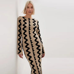 Robe longue en laine à col rond et manches cloche à rayures contrastées
