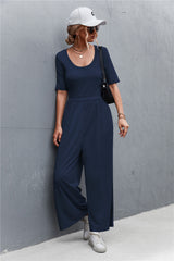 Lockerer Jumpsuit mit kurzem Ärmel und U-Kragen und weitem Bein