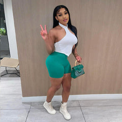 gilet à col licou et épaules dénudées