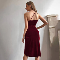 Büro-Taille, asymmetrische Schulter, ärmelloses Samt-Weihnachtskleid