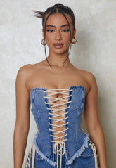 Verstellbares Tube-Top aus gewaschenem Denim mit überkreuzten Trägern im Retro-Stil