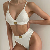 Schlichtes zweiteiliges BH-Set mit Logo in Kontrastfarbe, verstellbarem Schultergurt, rückenfreiem Slip mit Brustpolstern