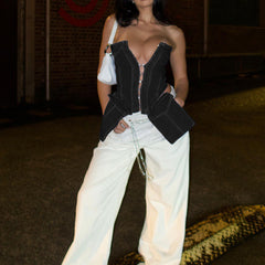 Tendances Gilet court slim à épaules dénudées et bretelles en jean