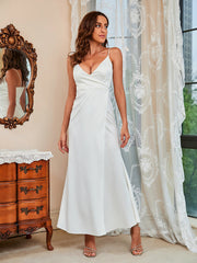 Robe longue à bretelles spaghetti sans manches et col en V. Petite robe