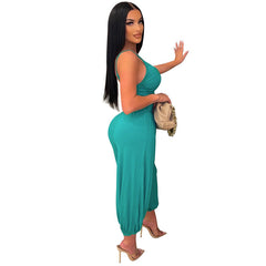 Tief ausgeschnittener, lässiger, plissierter Sling-Jumpsuit in Übergröße