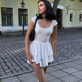 Kleid Wooden Ear MiuMiu – Figurbetontes Stufenkleid mit Taschenärmeln und unregelmäßigem, asymmetrischem Saum