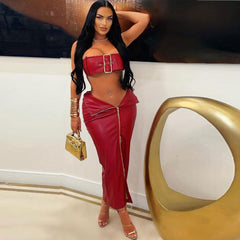 Enges Hüftrock-Set aus Leder mit Metallschnalle