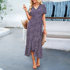 Robe à col en V et taille serrée