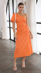 Robe élégante à la mode avec épaules obliques et manches bouffantes et fente latérale