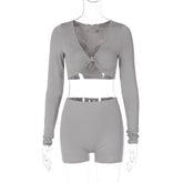 V-Ausschnitt, langärmliges Oberteil, schmaler Shorts-Anzug