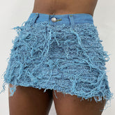 Enger, dehnbarer Jeansrock mit heller Quaste