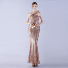Robe de soirée haut de gamme en plumes d'autruche, épaule unique, col diagonal, paillettes haute densité