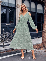 Robe longue décontractée à épaules dénudées et col en V imprimé à manches longues