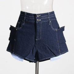 Short en jean taille haute amincissant bleu foncé à volants et rivets de couleur contrastée