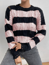 Pull rayé déchiré à col rond en tricot