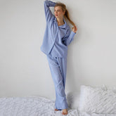 Bequemer, lockerer, blau gestreifter, bedruckter Pyjama mit langen Ärmeln für draußen