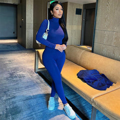 Ensemble pantalon moulant à col haut et manches longues