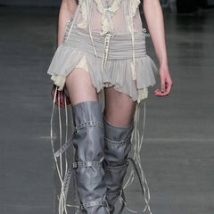 Minirock mit taillierter Nische, plissierter, unregelmäßiger, asymmetrischer Netzrock