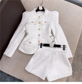 Zweiteiliges Set aus Mantel, Jacke und Shorts im Chanel-Stil aus weißem Shiner-Tweed