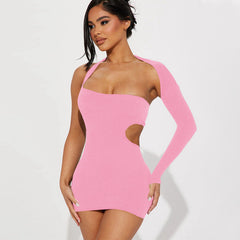 Robe à une épaule et manches longues