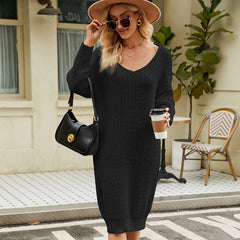 Lockeres, einfarbiges Strickpulloverkleid, langes Pulloverkleid im Leerlauf