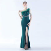 Abendkleid Craft Strass handgefertigt Perlen Straußenfeder diagonal Kragen One-Shoulder-Kleid